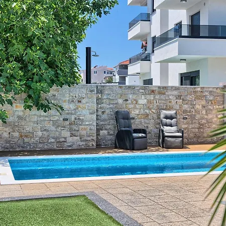 Palm Garden - Private Pool And Barbecue アパート トロギール